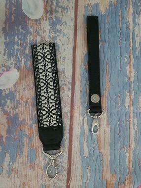 thirty one set 2 Wristlettes Black New